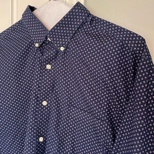 Gold label Roundtree and York. Men’s dress shirt.